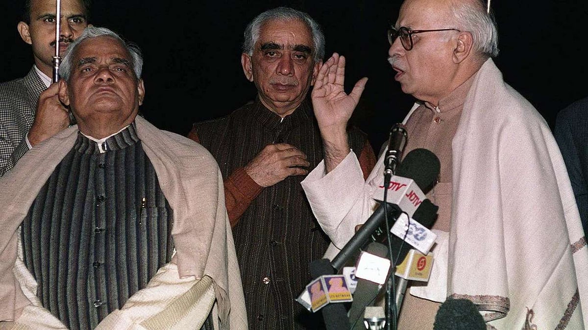 लोकतंत्र के पन्ने: लोकसभा चुनाव 2004, जब काम न आया इंडिया शाइनिंग और फील गुड फैक्टर का नारा, और एनडीए हारा       