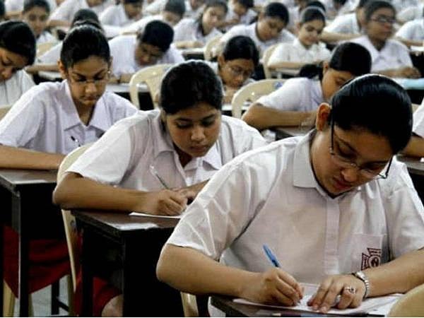 सीबीएसई 12वीं के छात्रों की अंग्रेजी की परीक्षा आज, लेकिन घर से निकलने से पहले जरूर पढ़ें ये गाइडलाइन 