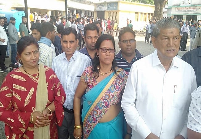 लोकसभा चुनाव: पहले चरण की 91 सीटों पर मतदान जारी, इन दिग्गजों ने डाला वोट