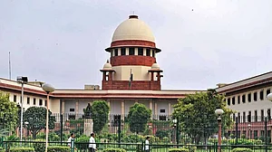 सुप्रीम कोर्ट से गुजरात सरकार को झटका, बिलकिस बानो को 50 लाख मुआवजा, सरकारी नौकरी और घर देने के आदेश