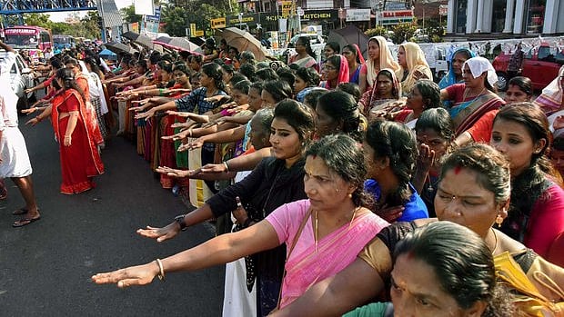 सबरीमाला में महिलाओं के प्रवेश के लिए बनी महिला श्रंखला की फाइल फोटो