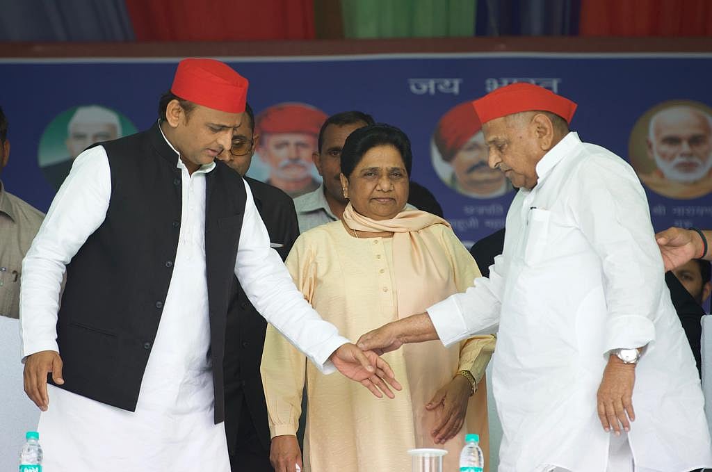 24 साल बाद साथ आए माया और मुलायम, मैनपुरी में नेताजी ने कहा शुक्रिया तो बहनजी ने बताया पिछड़ों का सबसे बड़ा नेता