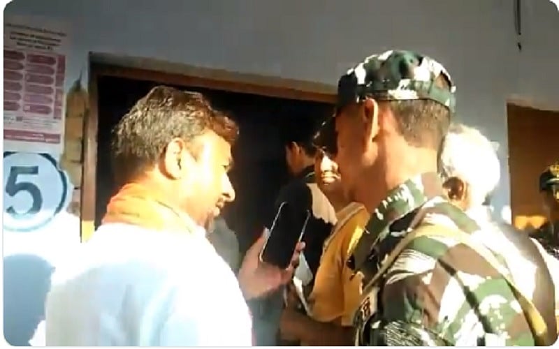 बुलंदशहरः बीजेपी एमपी भोला सिंह को महंगी पड़ी हेकड़ी, किसी भी बूथ में जाने पर लगी रोक, दिन भर रहेंगे हिरासत में