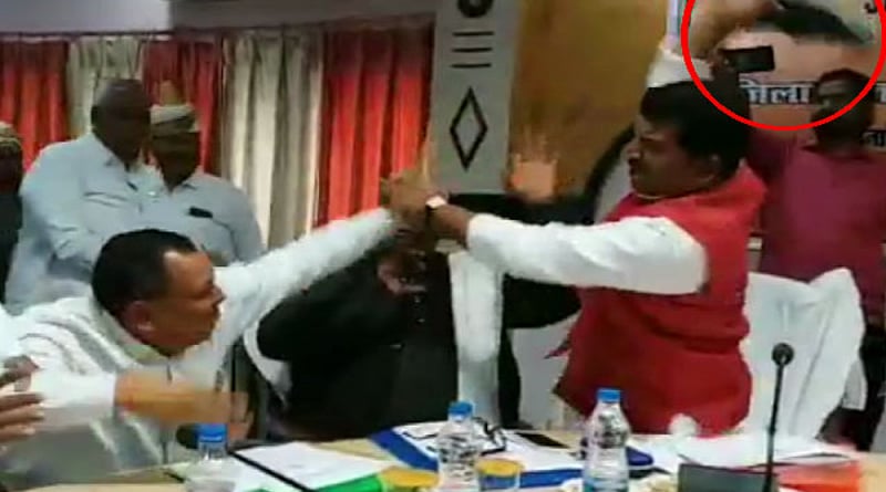बीजेपी के ‘जूतामार’ सांसद का टिकट कटा,  प्रवीण निषाद उतरे मैदान में, गोरखपुर से रवि किशन संभालेंगे योगी का गढ़