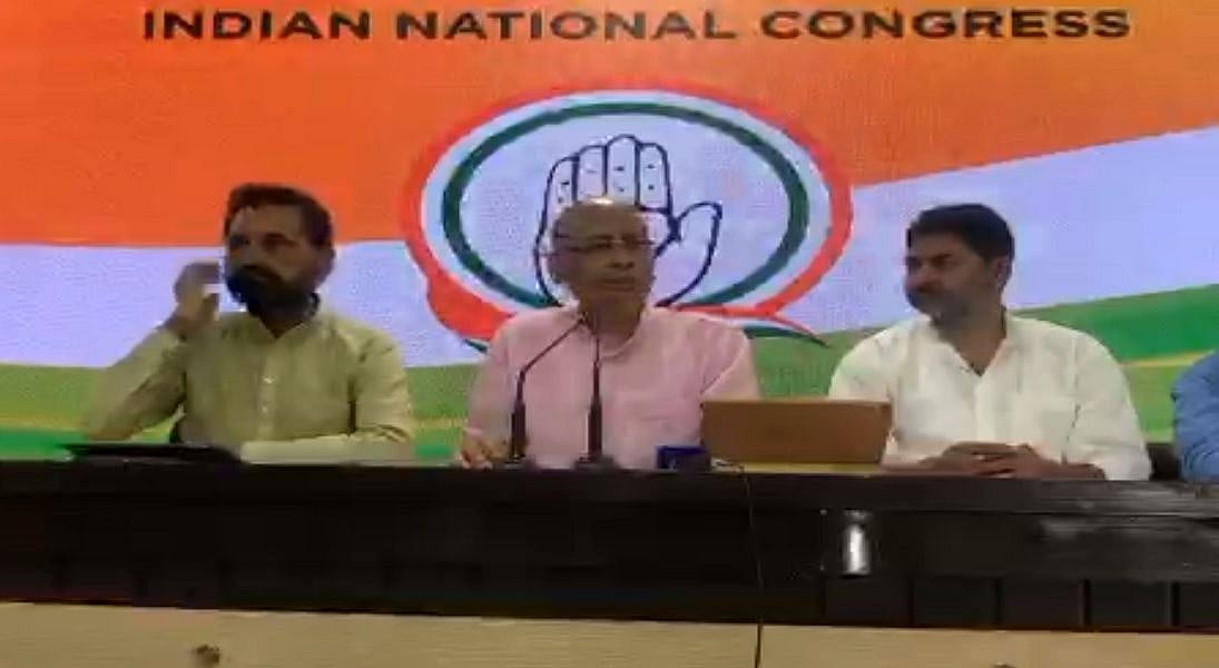 मोदी सरकार ने अपने उद्योगपति दोस्तों के साढ़े पांच लाख करोड़ रुपये के कर्ज को बट्टा खाते में डाला: कांग्रेस