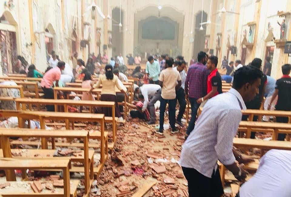 ईस्टर पर सीरियल ब्लास्ट से दहला श्रीलंका, 156 की मौत, सैकड़ों घायल, चर्च में बिखरे पड़े मिले मानव अंग