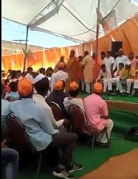 बीजेपी नेता ने अब भगवान को बताया चौकीदार, भीड़ से लगवाए नारे, चौकीदार… 