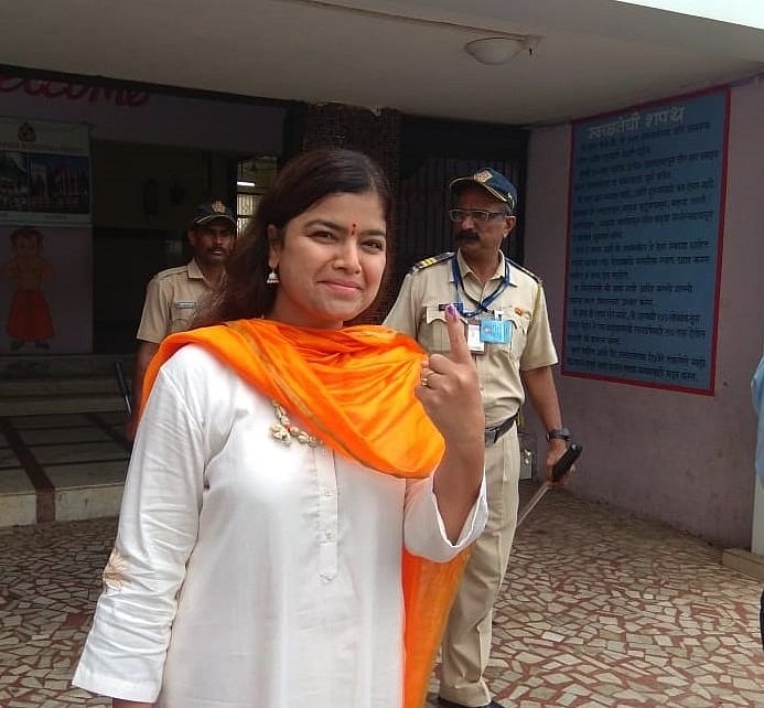 लोकसभा चुनाव: चौथे चरण की 72 सीटों पर मतदान जारी, बॉलीवुड हस्तियों समेत इन दिग्गजों ने डाला वोट