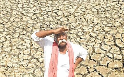पीएम मोदी के गुजरात में किसानों पर सूखे की मार, उनके हिस्से का पानी फैक्ट्रियों को दे रही बीजेपी सरकार