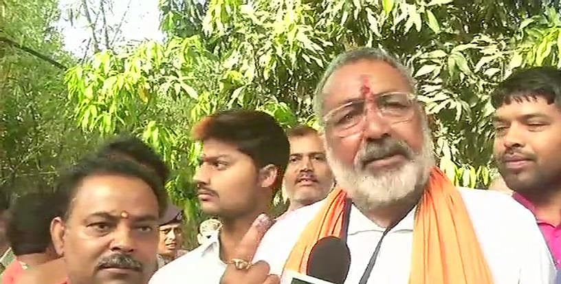 लोकसभा चुनाव: चौथे चरण की 72 सीटों पर मतदान जारी, बॉलीवुड हस्तियों समेत इन दिग्गजों ने डाला वोट