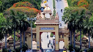 वाराणसी: बनारस हिन्दू यूनिवर्सिटी में बदमाशों ने की छात्र की गोली मारकर हत्या, चार आरोपी गिरफ्तार
