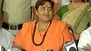 प्रज्ञा ठाकुर ने माफी नहीं मांगी हेमंत करकरे वाले बयान से, कहा-दुश्मनों को बल न मिले इसलिए ले रही हूं बयान वापस