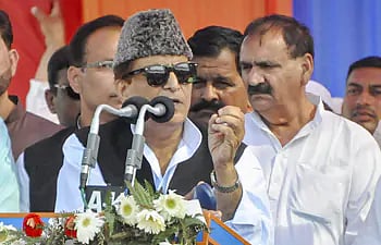 लोकसभा तीसरा चरण मतदान LIVE: रामपुर में वोट डालने के बाद आजम बोले- नहीं लड़ना चाहता था चुनाव, कोई विकल्प नहीं था 