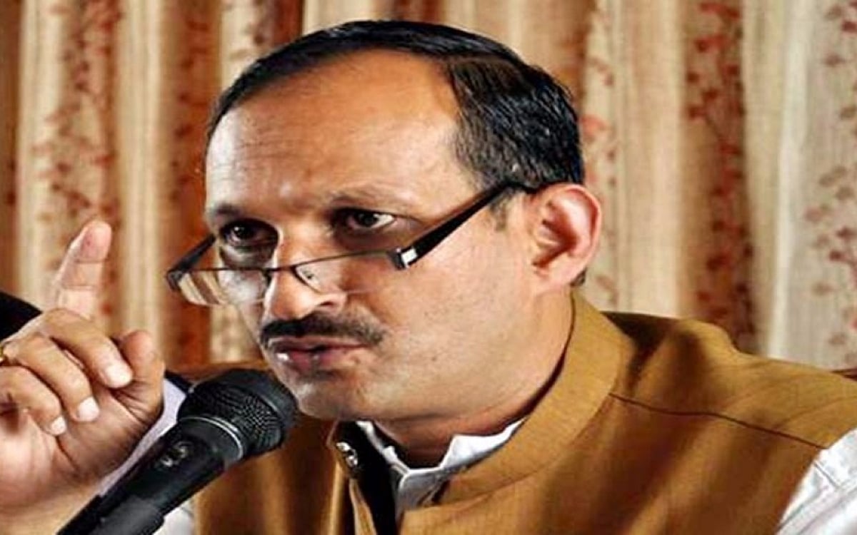 बाजू काटकर हाथ में पकड़ा देने वाले बयान के लिए बीजेपी नेता को चुनाव आयोग का नोटिस