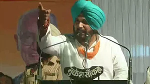 लोकसभा चुनाव 2019 LIVE: पीएम मोदी पर नवजोत सिद्धू का कटाक्ष, ‘मच्छर को कपड़े पहनाना और मोदी से सच बुलवाना असंभव’