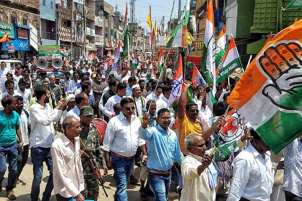झारखंड में कांग्रेस-बीजेपी के बीच आमने-सामने की लड़ाई, लेकिन चतरा में त्रिकोणीय मुकाबला