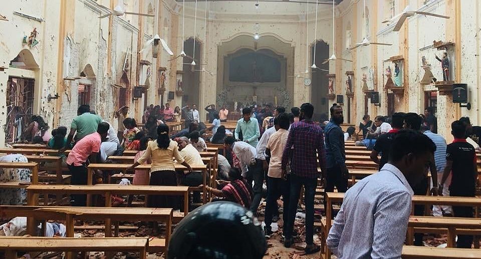 ईस्टर पर सीरियल ब्लास्ट से दहला श्रीलंका, 156 की मौत, सैकड़ों घायल, चर्च में बिखरे पड़े मिले मानव अंग