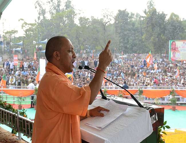 यूपी कोरोना से पस्त, योगी जी चुनाव प्रचार में थे मस्त! सीएम, पूर्व सीएम समेत ये मंत्री और अफसर हुए कोविड के शिकार