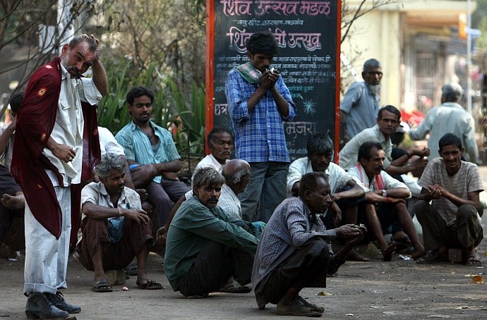 मोदी सरकार के पांच साल में बेहाल रहे मजदूर, नोटबंदी-जीएसटी की मार के बाद अब अधिकारों को खत्म करने की तैयारी