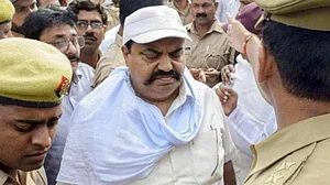यूपी के डॉन अतीक अहमद पर सुप्रीम कोर्ट सख्त, सीबीआई जांच के साथ गुजरात जेल भेजने का दिया आदेश