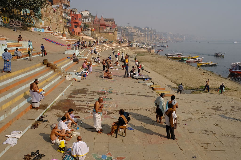 सही पूछा त बनारस क मन डोले लगल हौ, काशी डमरू लेके डोल गयल त लेवे के देवे पड़ जाई...’