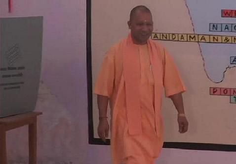 लोकसभा चुनाव: सातवें और आखिरी चरण की 59 सीटों पर मतदान जारी, कई दिग्गजों ने डाला वोट