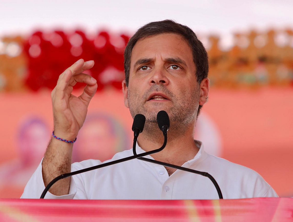  सुरक्षा की बात करने वाले पीएम मोदी बताएं पुलवामा आतंकी हमला और  गढ़चिरौली नक्सली हमला किसकी सरकार में हुआ?