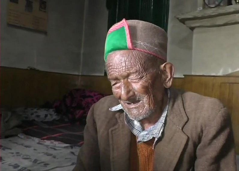 भारत के पहले मतदाता फिर से मतदान को तैयार, आपसे भी वोट डालने की कर रहे अपील