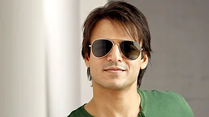 विवेक ओबेरॉय ने शेयर की ऐश्वर्या की ‘अपमानजनक’ फोटो, महिला आयोग ले सकता है ऐक्शन
