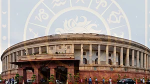 वाराणसी के ज्योतिषियों को मोदी की वापसी पर संदेह, देश में राजनीतिक अस्थिरता की भविष्यवाणी