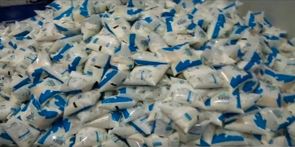 मोदी के निर्वाचन क्षेत्र वाराणसी में दूध की जगह साबुन और यूरिया का सफेद पानी सप्लाई कर रही थी डेयरी