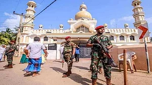 श्रीलंका में मस्जिद और मुसलमानों की दुकानों पर हमले, तनाव के बाद लगा कर्फ्यू, इंटरनेट सेवाएं बंद