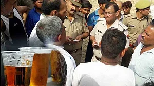 उत्तर प्रदेश: बाराबंकी के बाद अब सीतापुर में जहरीली शराब से 3 लोगों की मौत, 4 की हालत गंभीर