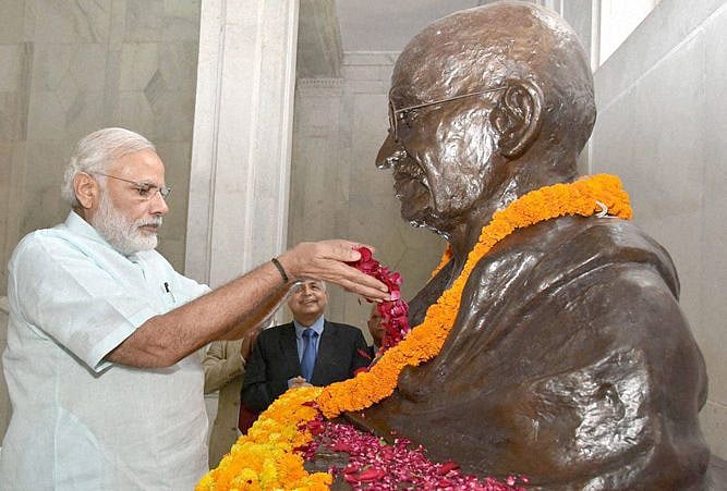 राम पुनियानी का लेखः गोडसे से सहानुभूति रखने वाली बीजेपी के लिए गांधी का सम्मान चुनावी मजबूरी