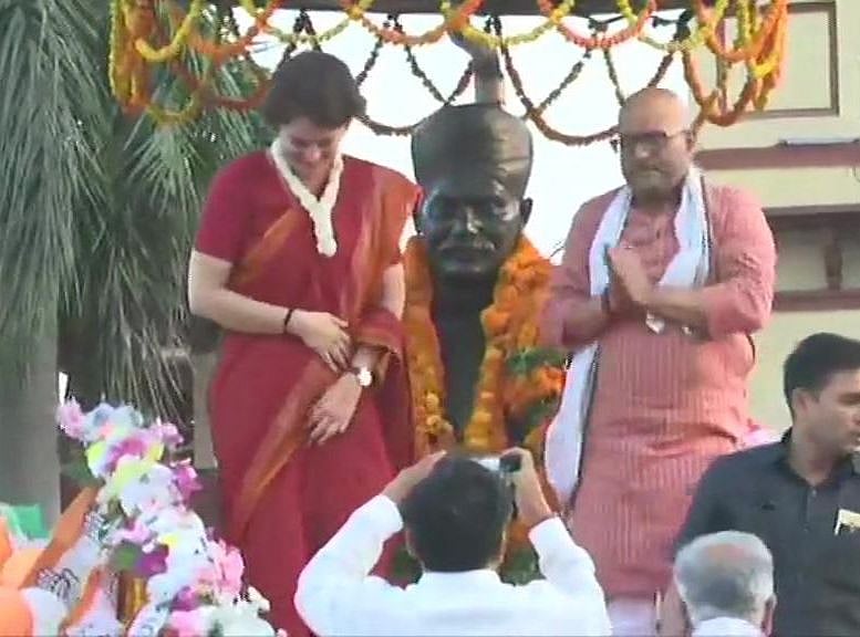 मोदी के गढ़ काशी में प्रियंका गांधी के रोडशो में उमड़ा जनसैलाब, बोलीं- मोदी सरकार मजबूत नहीं, मगरूर