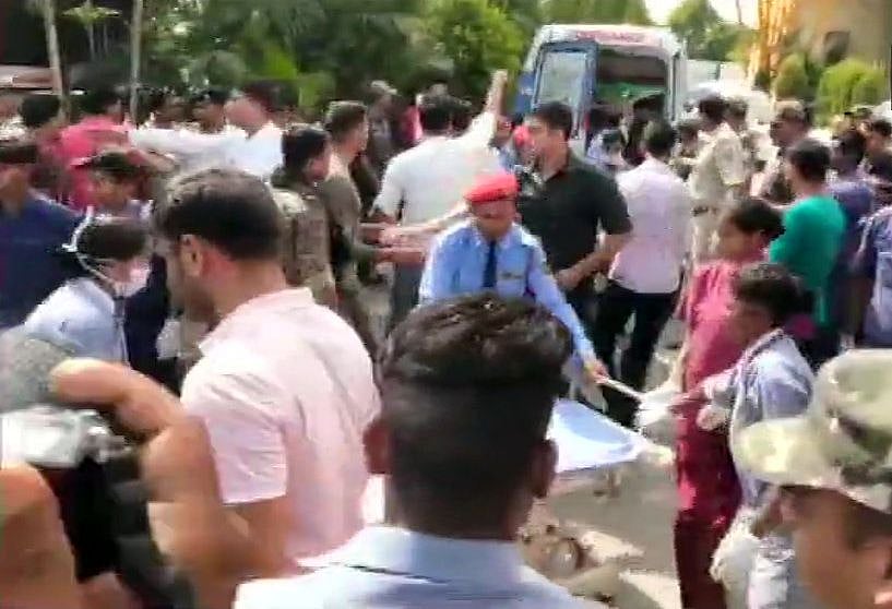 झारखंड: सरायकेला में नक्सलियों का तांडव, आईईडी धमाका कर सुरक्षा कर्मियों पर की फायरिंग, 11 जवान घायल
