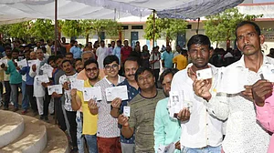 लोकसभा 7वां चरण मतदान LIVE: चुनाव आयोग का ऐलान, मतदान के दौरान मरने वाले अधिकारियों के परिजनों 15 लाख रुपए देगी