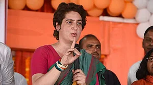 प्रियंका का कार्यकर्ताओं को संदेश, ‘अफवाहों और एग्जिट पोल पर न दें ध्यान, डरे नहीं स्ट्रांग रूम पर डटे रहें’
