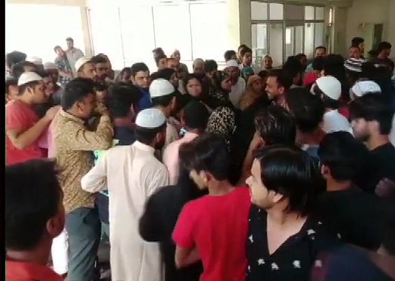 यूपी में गुंडाराज: मिठाई का डिब्बा लेकर दफ्तर में घुसे, नाम पूछा और बीएसपी नेता और भांजे को गोलियों से भून दिया 