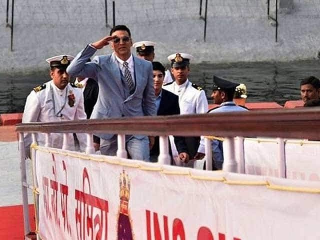 नौसेना के आईएनएस सुमित्रा पर अक्षय कुमार को लेकर गए थे पीएम मोदी, तस्वीरें जारी कर कांग्रेस ने पूछा- ये ठीक था?