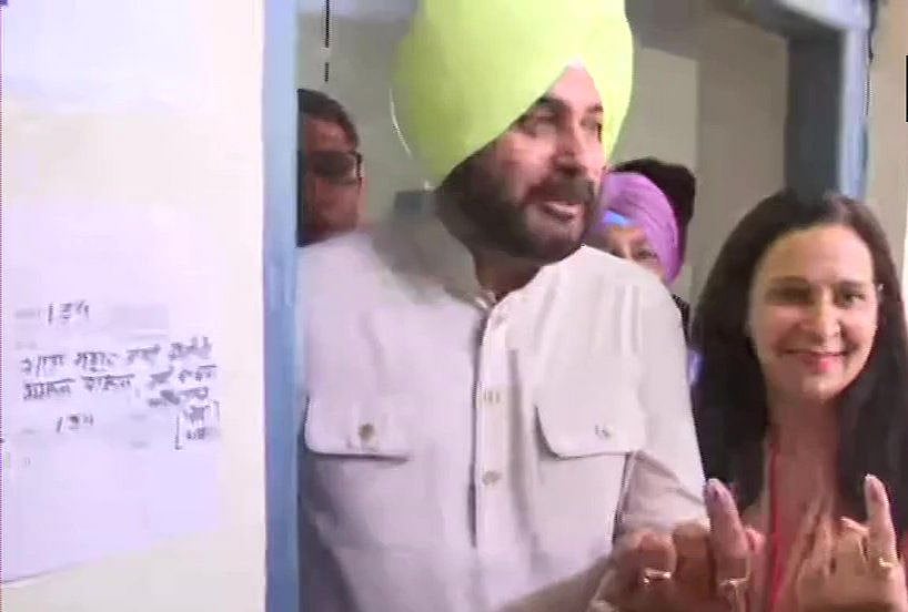 लोकसभा चुनाव: सातवें और आखिरी चरण की 59 सीटों पर मतदान जारी, कई दिग्गजों ने डाला वोट