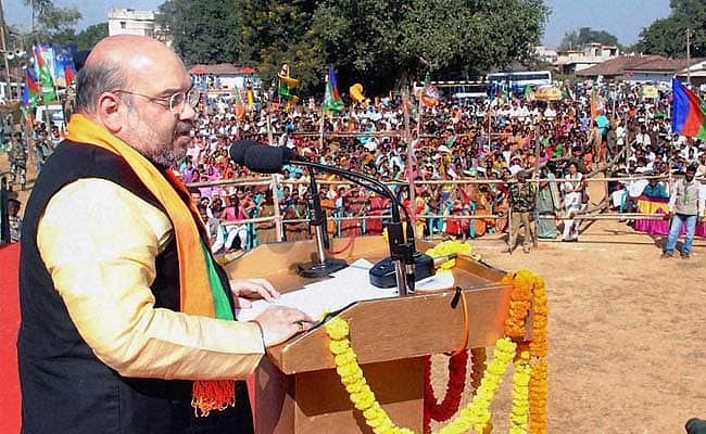 बंगाल में  शाह की रैली पर फिर लटकी तलवार, रैली स्थल पर पुलिस बोली- दिखाओ इजाजत के कागजात वरना तोड़ देंगे मंच