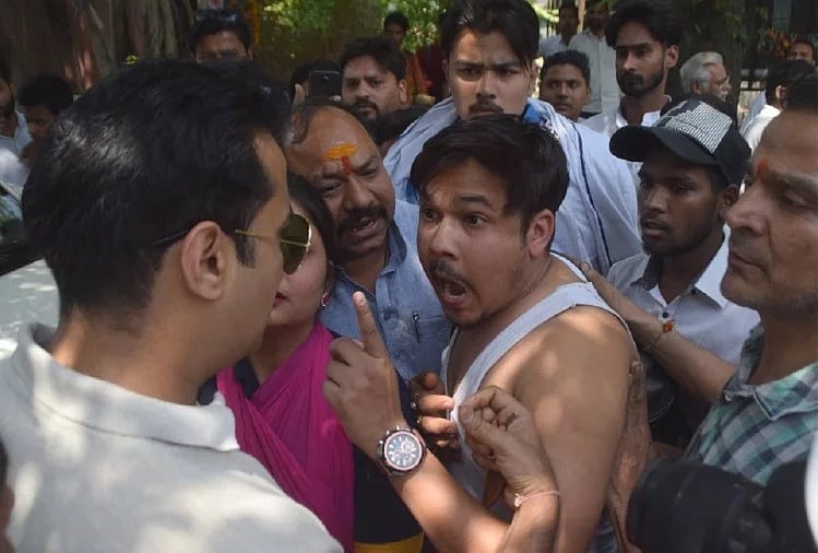 मेरठ में बीजेपी नेता की गुंडागर्दी, बाइक सवार दंपति को मारी टक्कर, विरोध करने पर महिला के फाड़े कपड़े