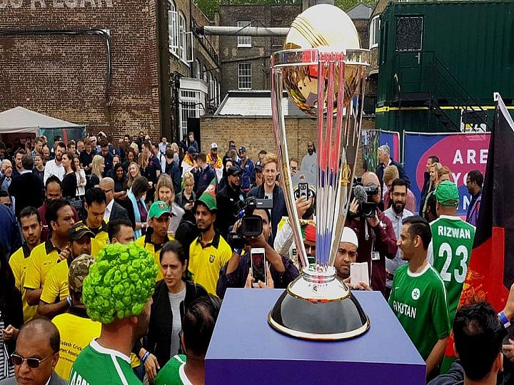 विश्व कप-2019 का रंगारंग आगाज, महारानी एलिजाबेथ से मिले सभी कप्तान