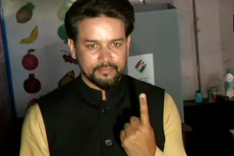 लोकसभा चुनाव: सातवें और आखिरी चरण की 59 सीटों पर मतदान जारी, कई दिग्गजों ने डाला वोट