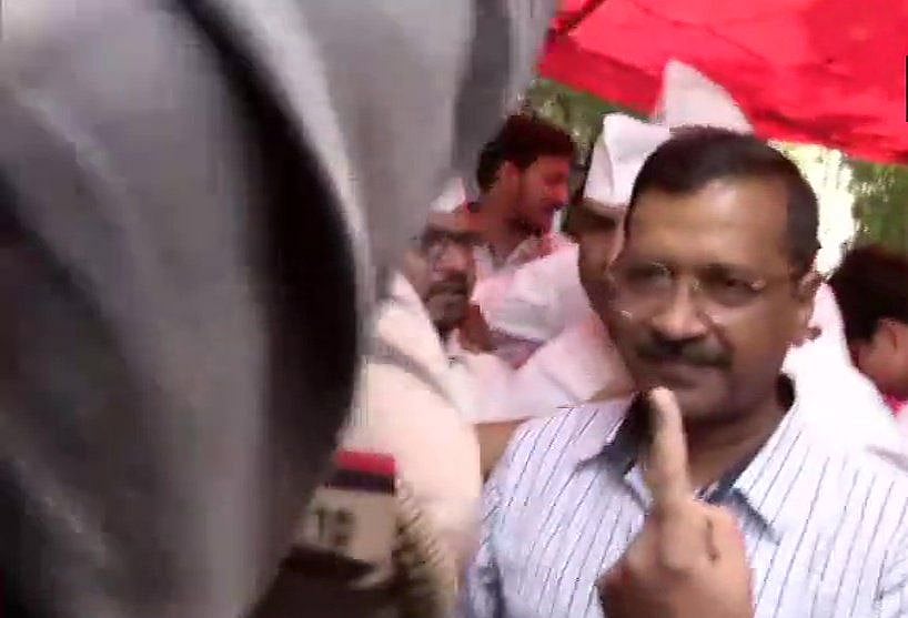 लोकसभा चुनाव: छठे चरण की 59 सीटों पर मतदान जारी, राहुल-सोनिया गांधी समेत कई दिग्गजों ने डाला वोट