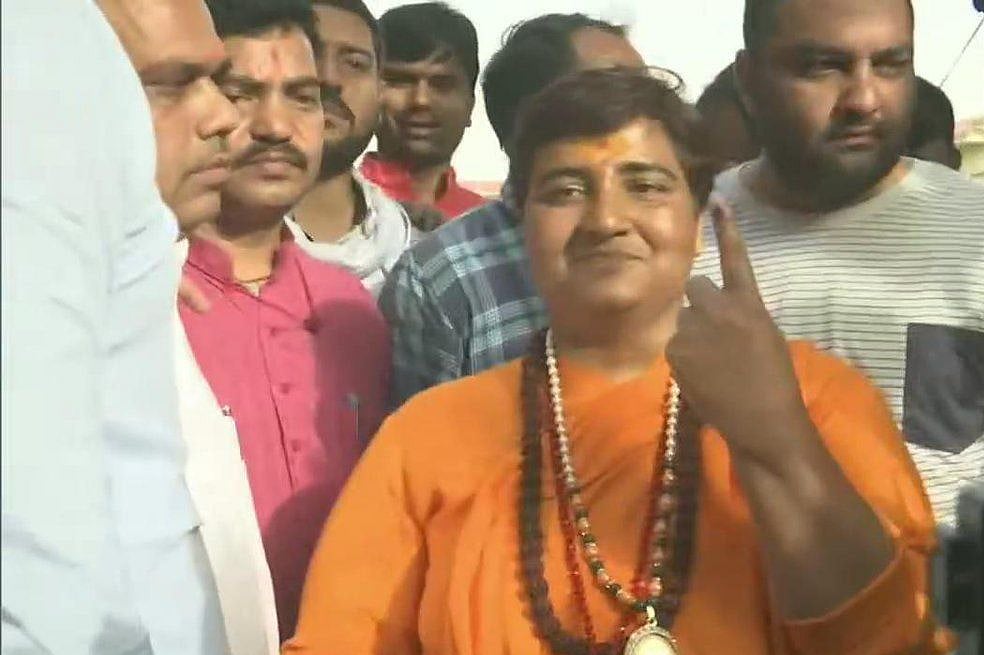 लोकसभा चुनाव: छठे चरण की 59 सीटों पर मतदान जारी, राहुल-सोनिया गांधी समेत कई दिग्गजों ने डाला वोट
