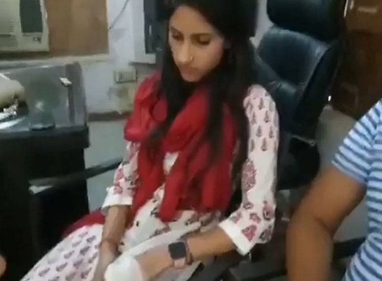 लोकसभा चुनाव 2019 LIVE: अमित शाह के रोड शो के दौरान आगजनी, बीजेपी कार्यकर्ताओं की पुलिस से झड़प, देखें वीडियो