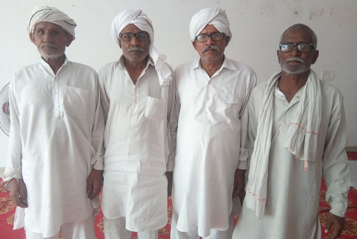 कलानौर में अपनी बदहाली बताते हुए किसान