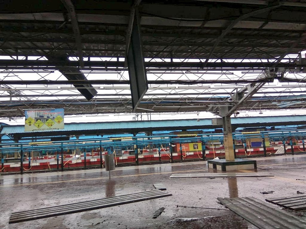 ‘फानी’ तूफान LIVE: कल सुबह उत्तरपूर्व में पहुंचेगा तूफान, 105 किलोमीटर की रफ्तार से चलेगी हवा